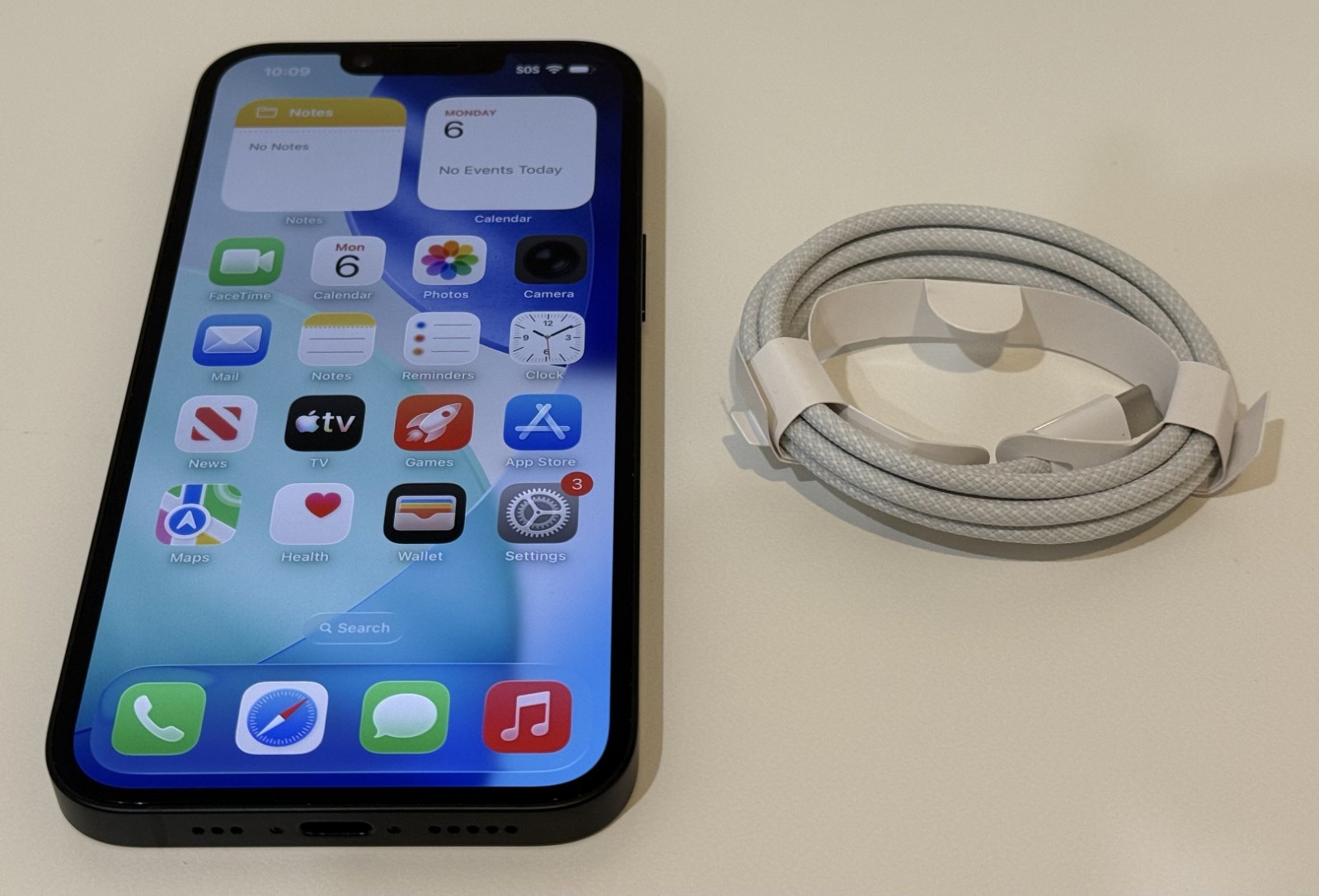 MINT!! Apple iPhone 17E (AT&T or Cricket Only) 256GB Black A3575