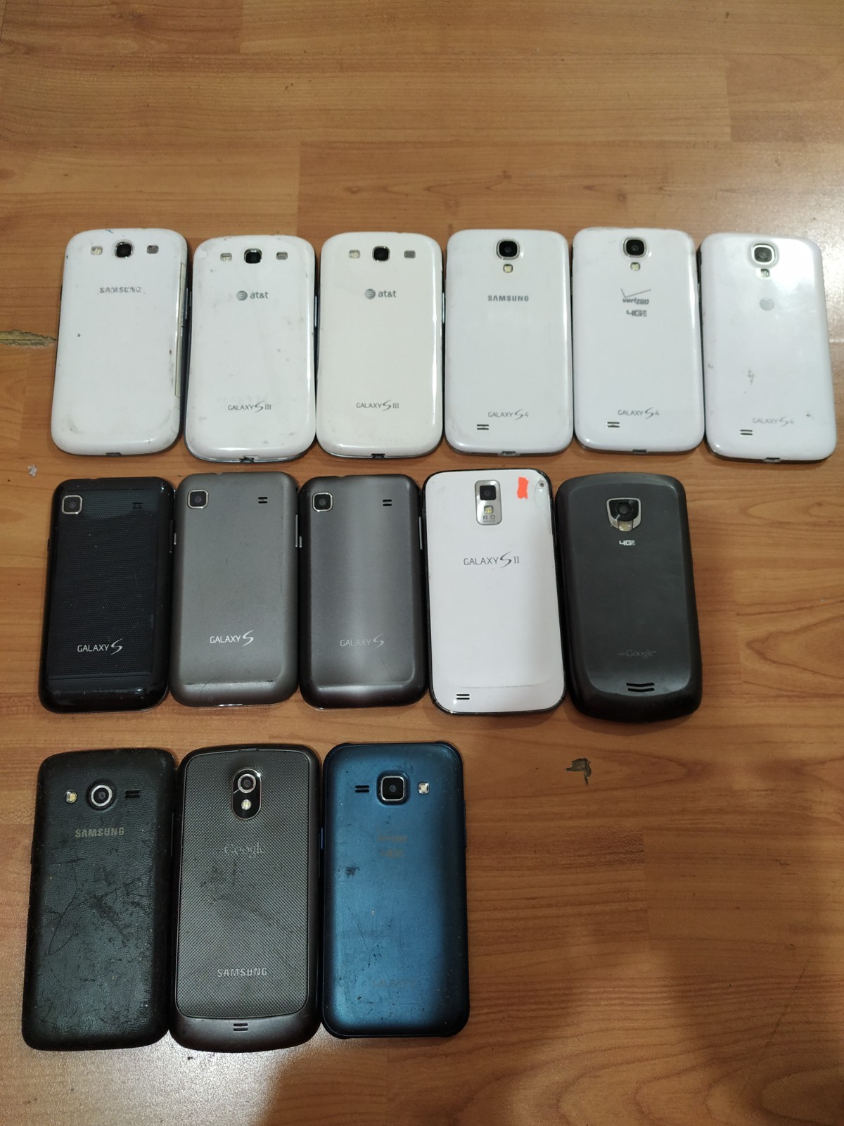 Lot of 14 Mixed model Samsung Galaxy S4 (3pc) and S3 (3pc) and other for parts