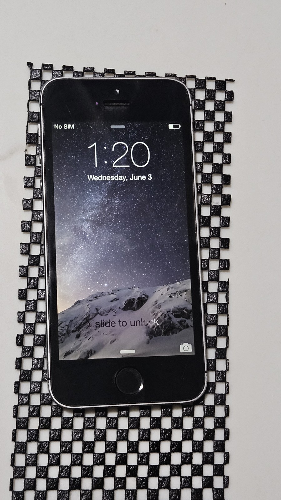 iPhone 5s 16GB IOS 8. 2 (Space Grey) Unlocked – NO TOUCH ID