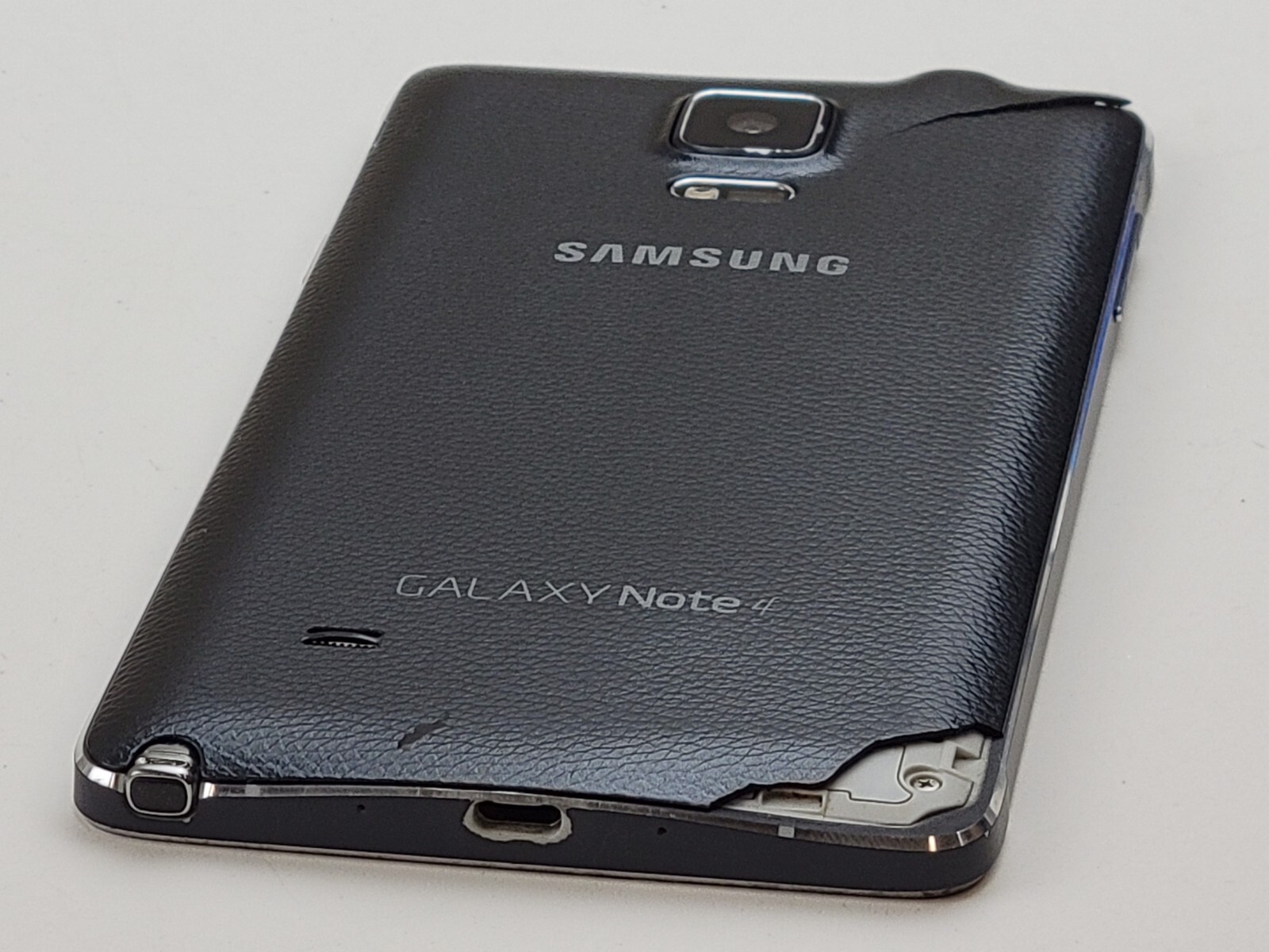 Samsung Galaxy Note 4 (SM-N910A) 32GB (AT&T) – *HEAVY BURN* – Clean IMEI – J9731