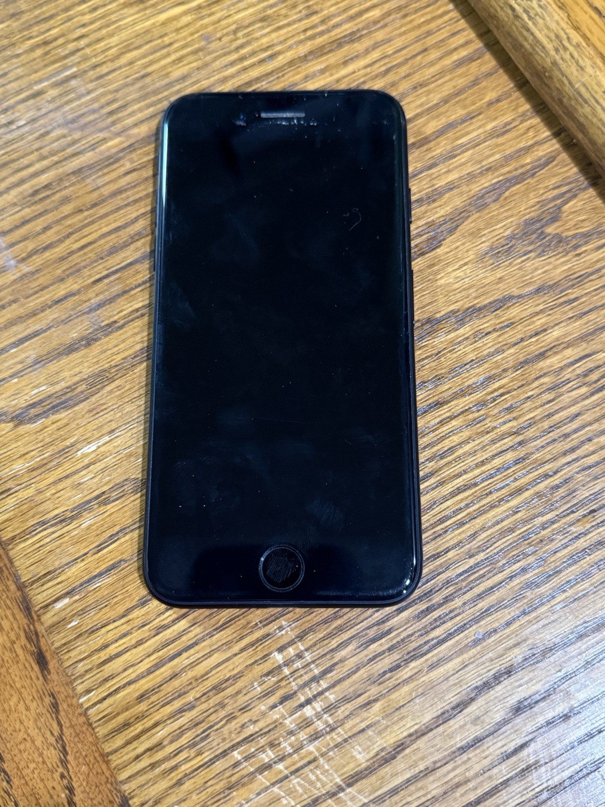 Apple iPhone 7 Black 12MP 2GB RAM 4.7in Wi-Fi for parts or repair