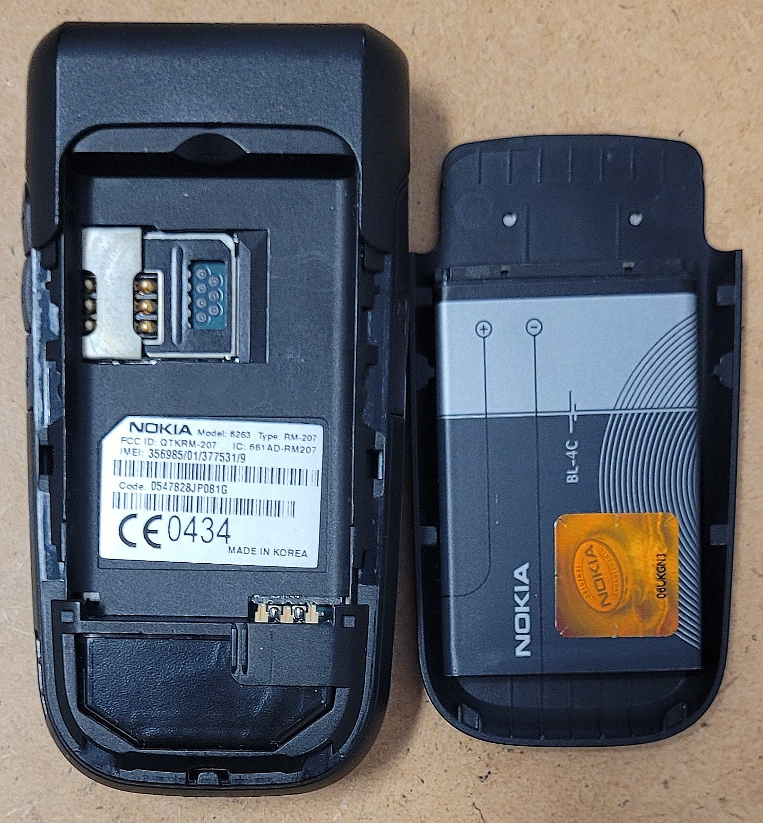 Nokia 6263 – Black and Gray ( T-Mobile ) Very Rare Cellular Flip Phone