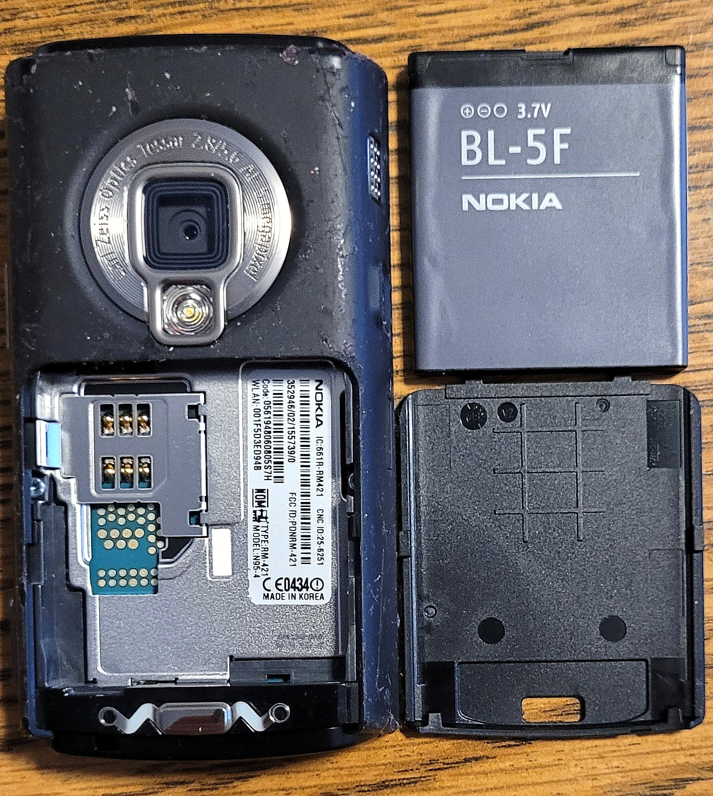 Nokia N95 – Black and Silver ( Unlocked ) Super Rare GSM Smartphone – Bundled