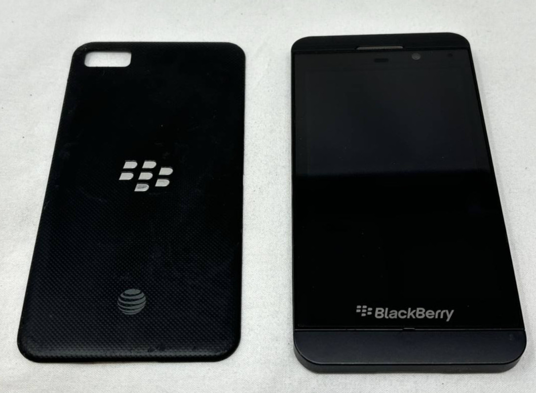 BlackBerry Z10 Smartphone 4.2″ Bluetooth Android WiFi 4G USB Camera 8MP READ
