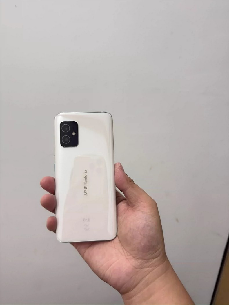 [Near Mint] ASUS Zenfone 8 – 128GB/256GB – Color random (Unlocked) z8