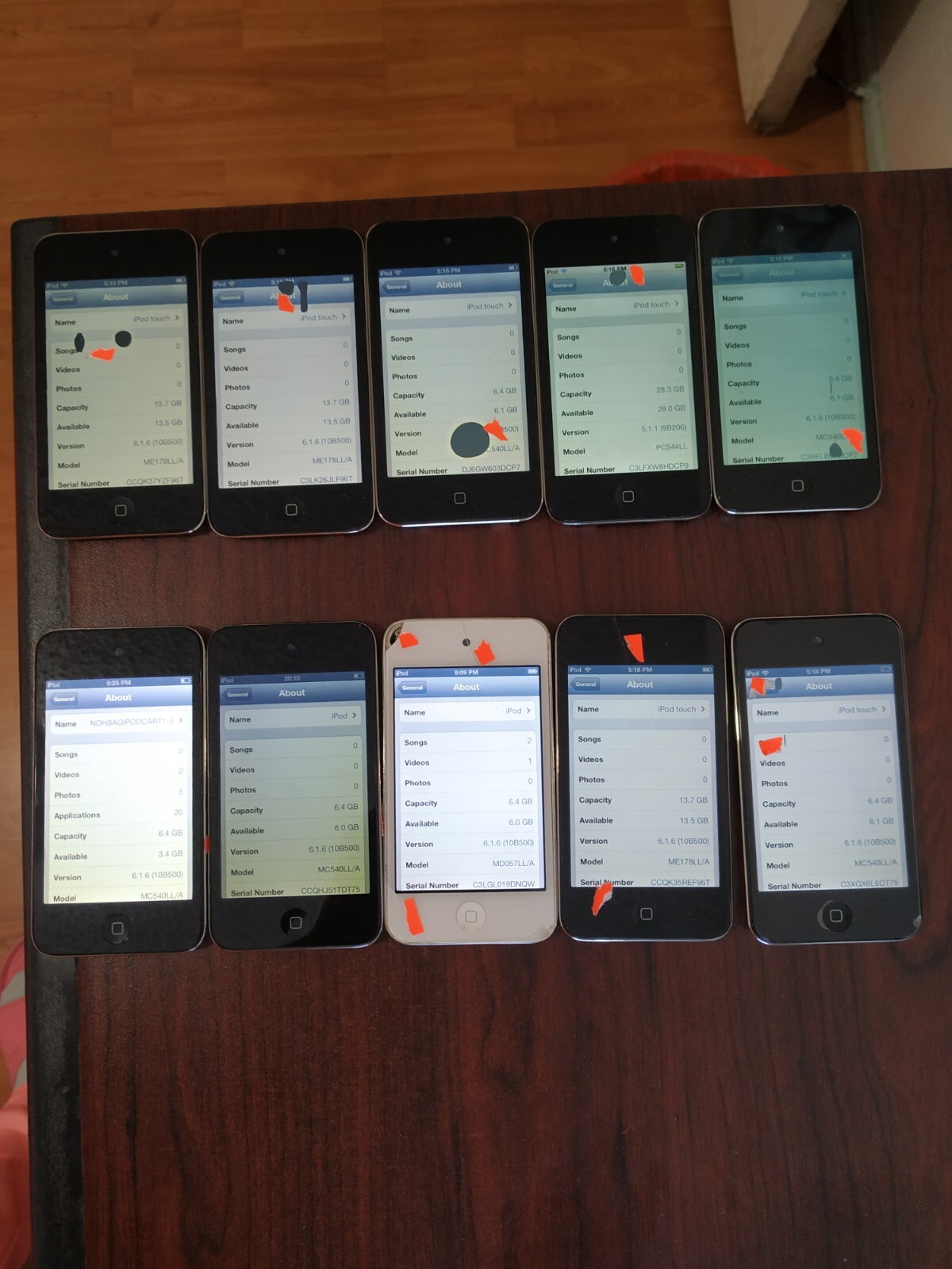 Lot of 10 Apple iPod Touch 4th Gen 32GB(1pc)/ 16GB(3pcs)/ 8GB(6pcs) for parts