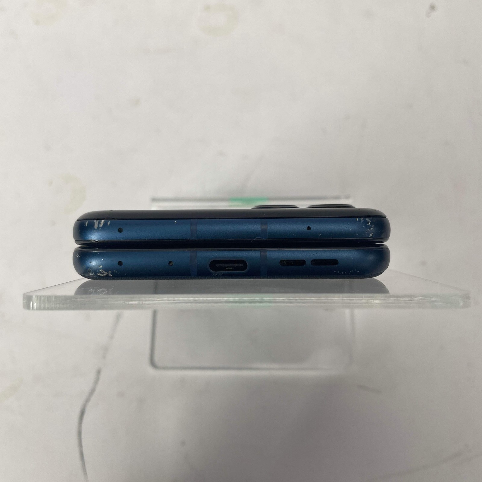 Broken Dish Wireless Motorola Razr 2025 256GB 15 XT2553-3 /Screen Cracked