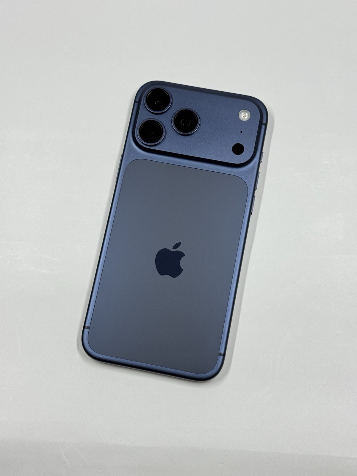 Apple iPhone 17 Pro Max 256GB Deep Blue (AT&T) – WiFi/Parts Only, Excellent