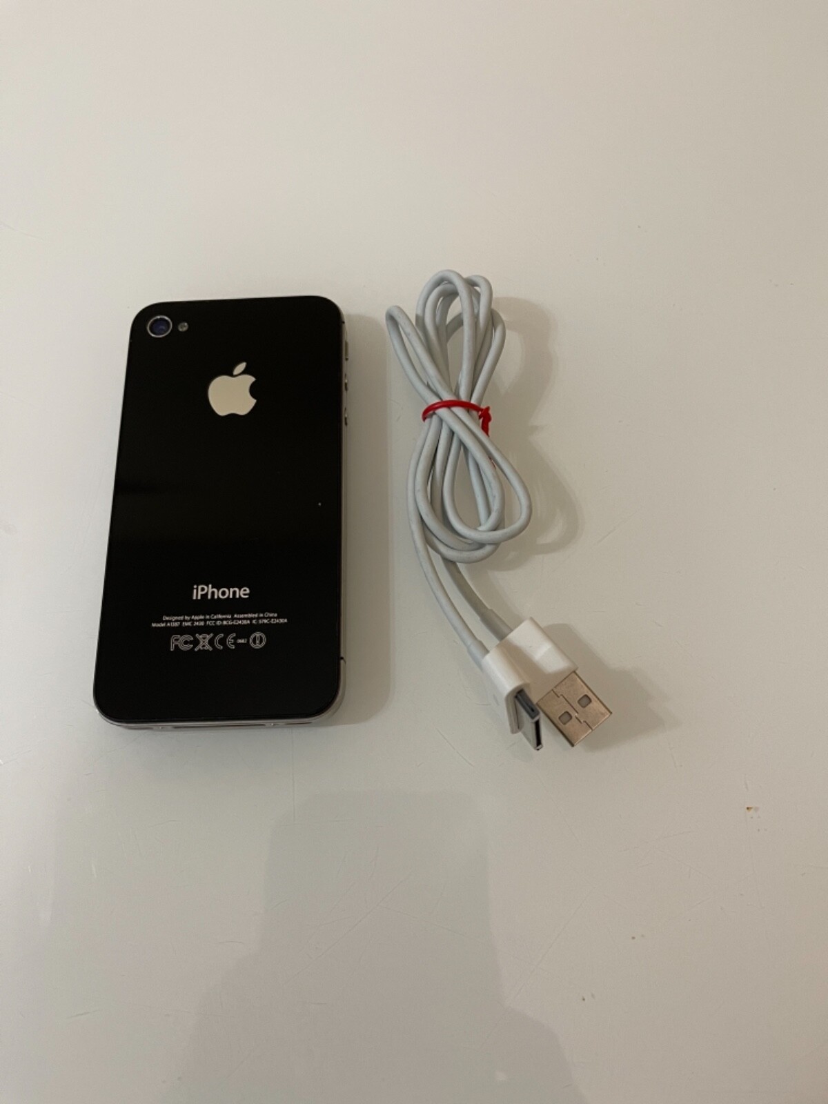 Apple iPhone 4 – 32GB – Black (Unlocked) A1332 (GSM) (CA)