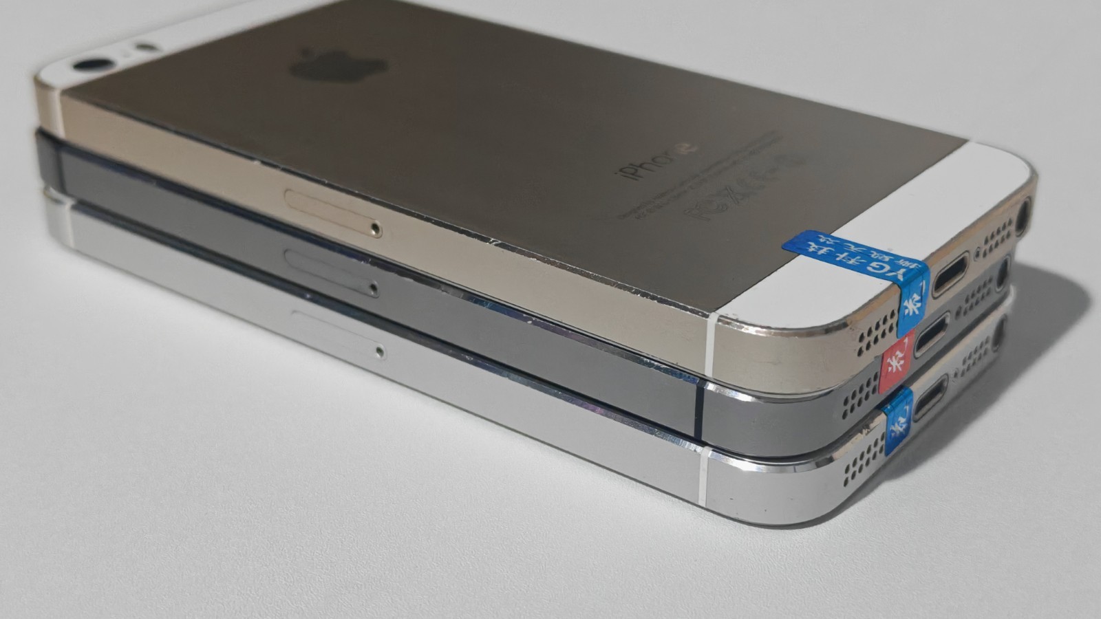 Apple iPhone 5s Unlocked 16 GB/32 GB/64 GB Gold Gray Silver Good Condition