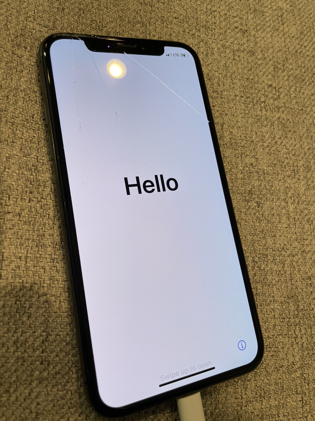 Apple iPhone X – 256GB – Space Gray (Verizon) A1865 (CDMA + GSM)