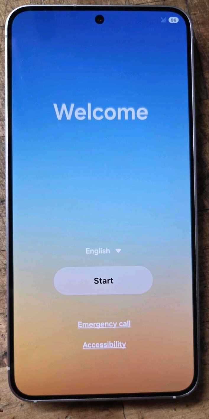 Used Samsung Galaxy S25 Grey Unlocked & Functions .. Verizon w/ Charged Batt.