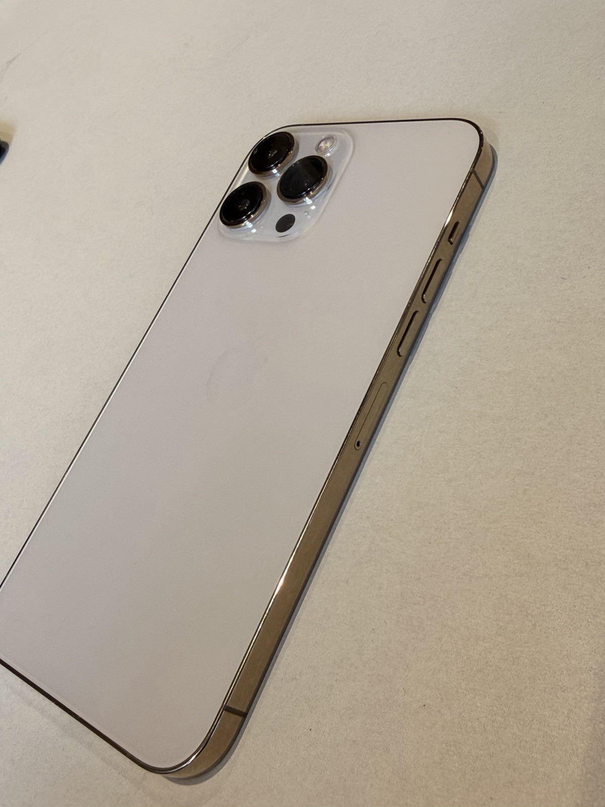 Apple iPhone 13 Pro Max – 128 GB – Gold (Unlocked) FOR PARTS- NO POWER – READ