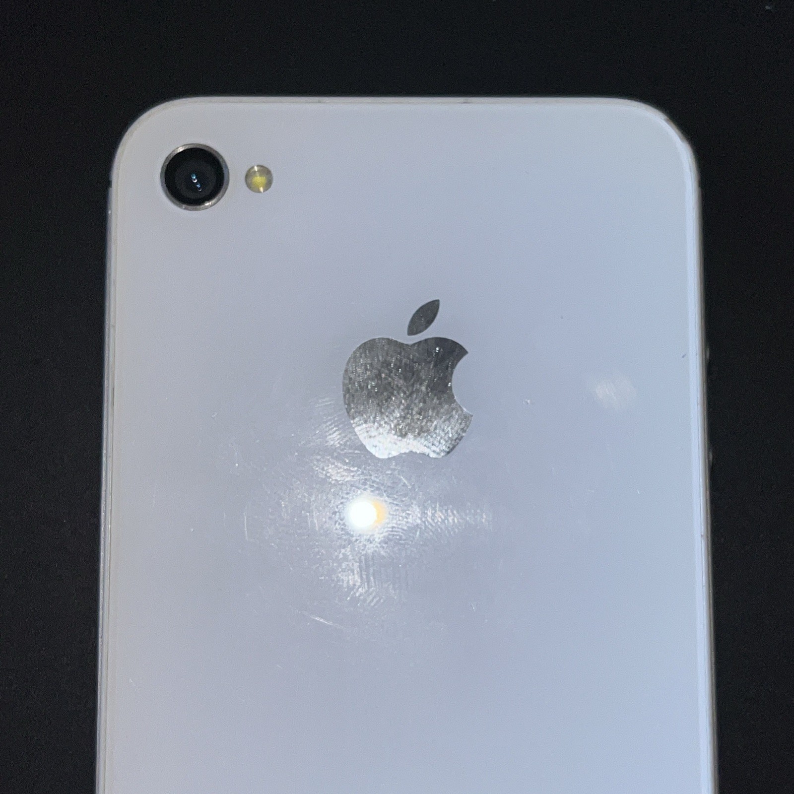 Apple iPhone 4 – A1387- White Locked