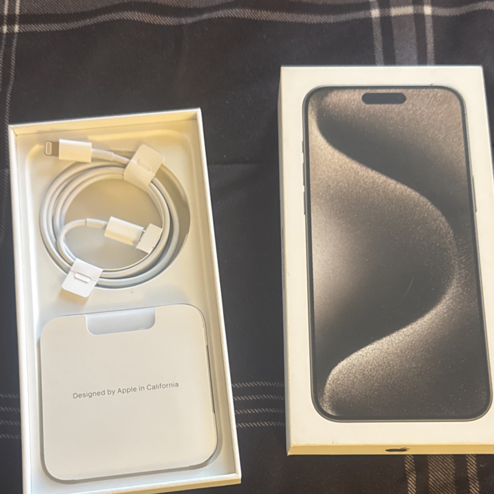 Apple iPhone titaniumSmartphone Triple Camera Wi-Fi Bluetooth USB Type-C NFC iOS