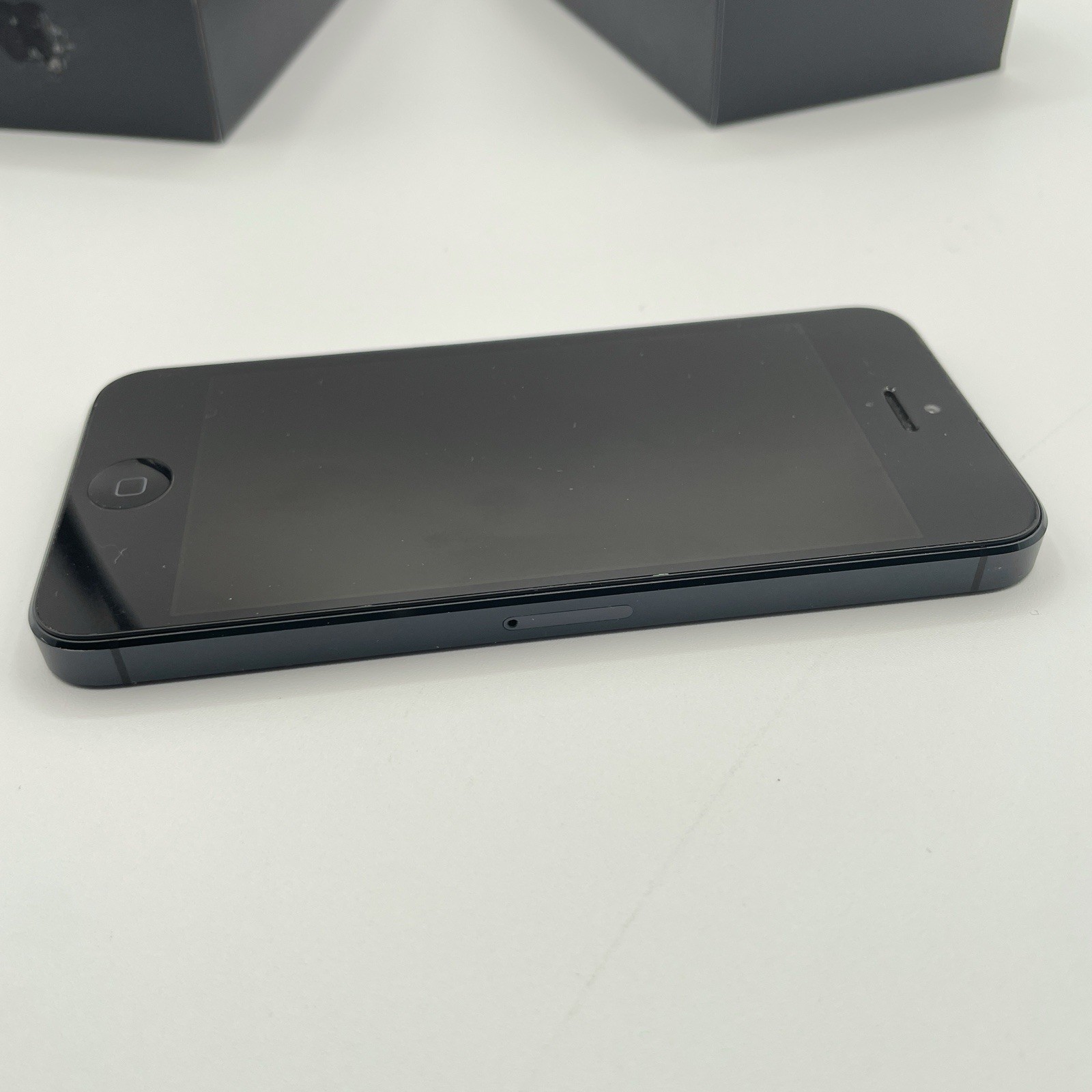 Apple iPhone 5 A1429 – 16GB Black w/Box Verizon (Factory Reset) PARTS ONLY