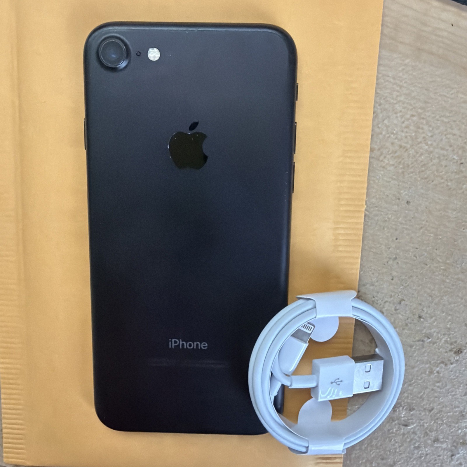 Apple iPhone 7 – 32 GB – Black (Factory Unlocked) (Single SIM) Smartphone