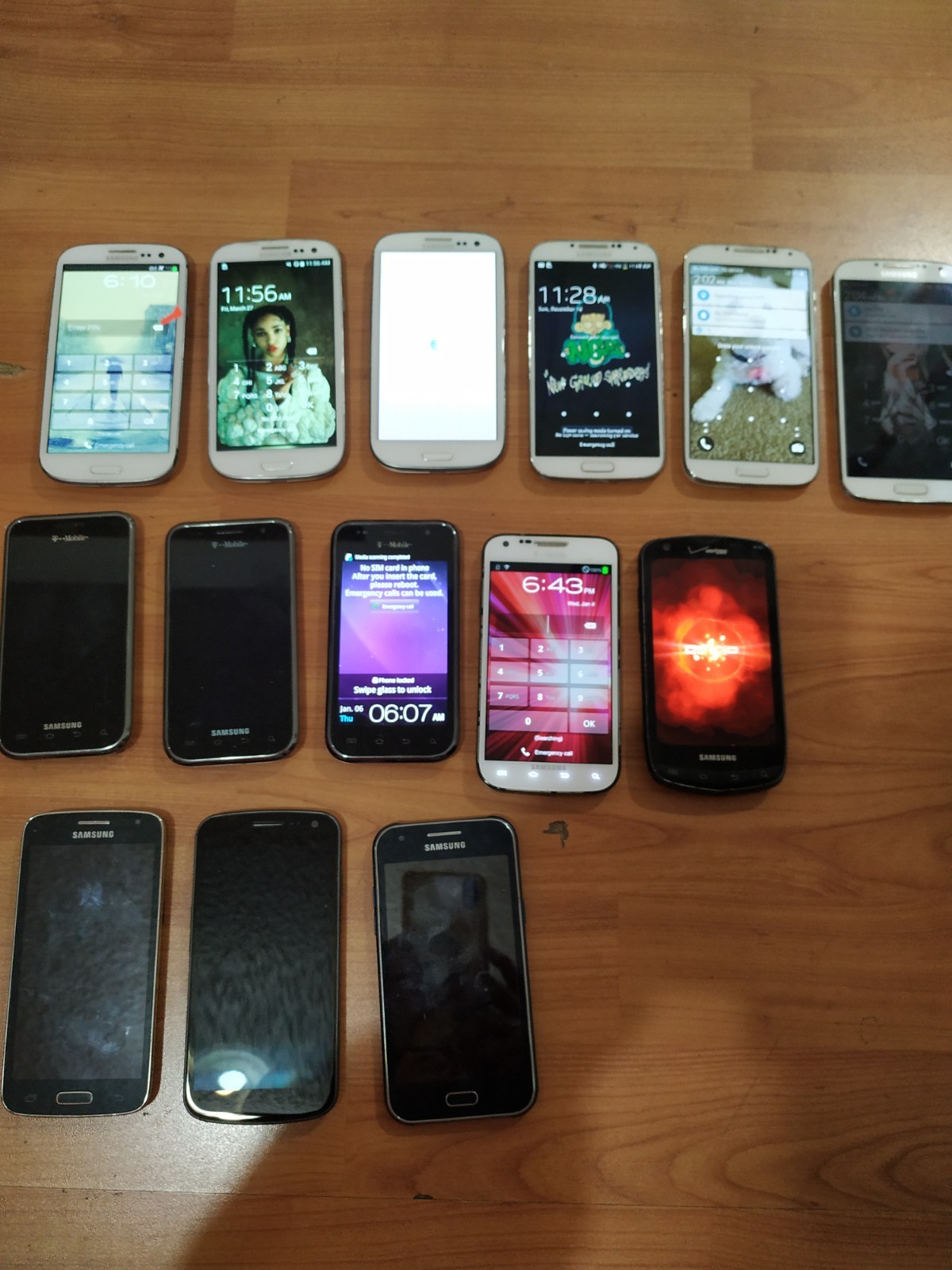 Lot of 14 Mixed model Samsung Galaxy S4 (3pc) and S3 (3pc) and other for parts