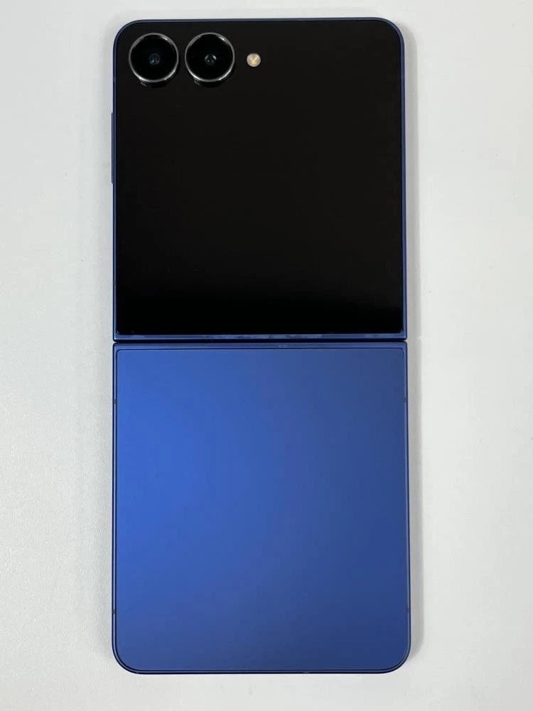 Samsung Galaxy Z Flip 7 256GB 12GB RAM AT&T Android 50MP USB-C Blue/Black