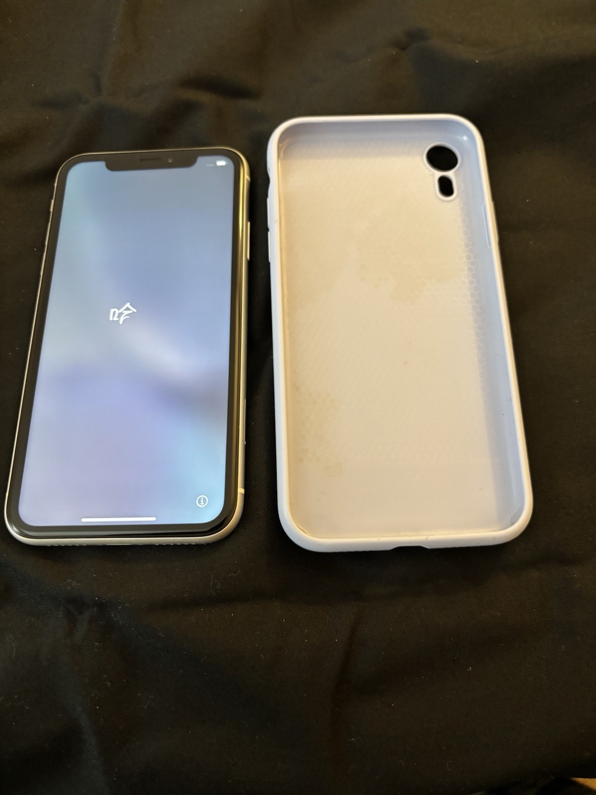 Apple iPhone XR A1984 64GB Unlocked White 93% Battery Health Clean IMEI