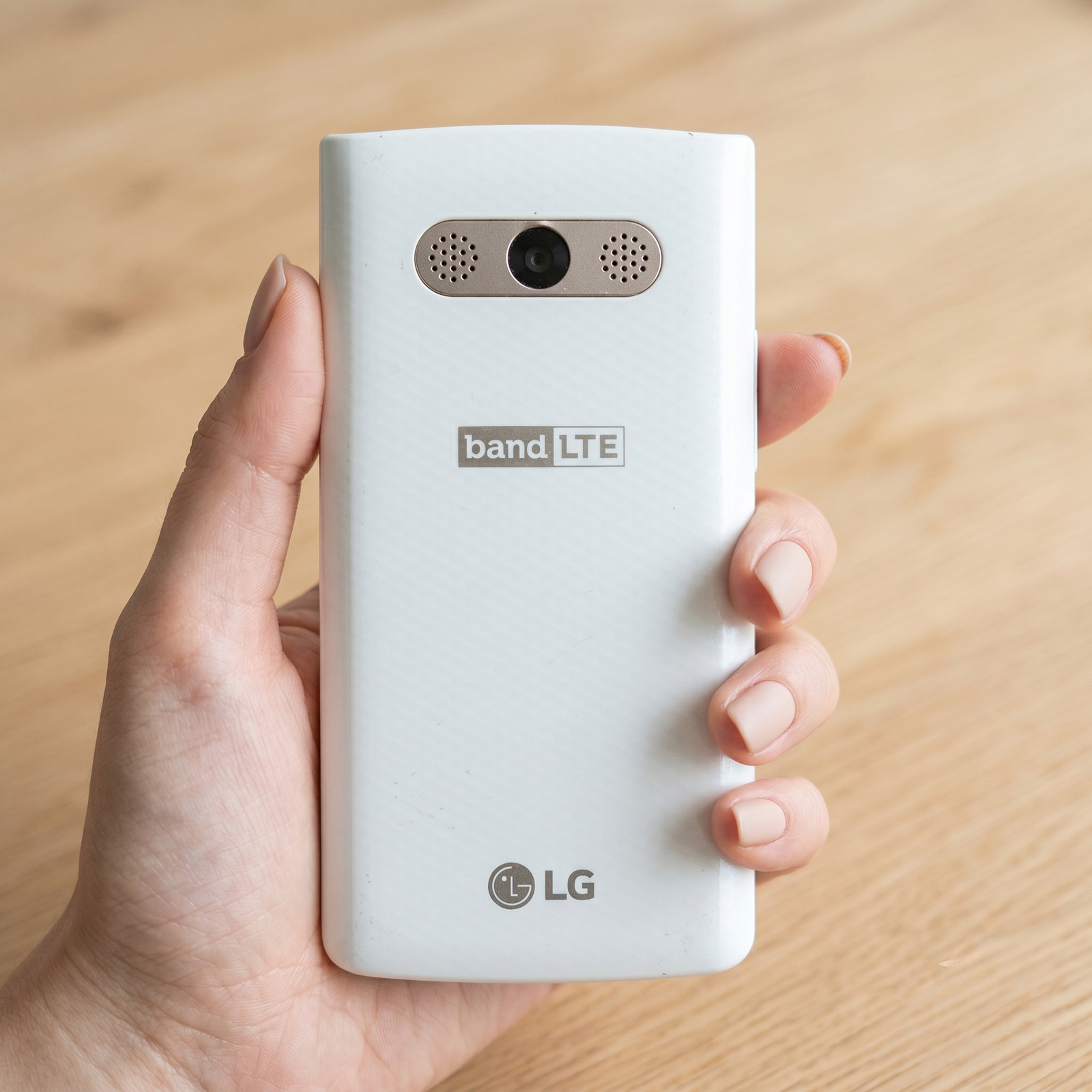 LG Smart Folder X100 Android Flip Phone 16GB White Like Samsung Galaxy Folder 2