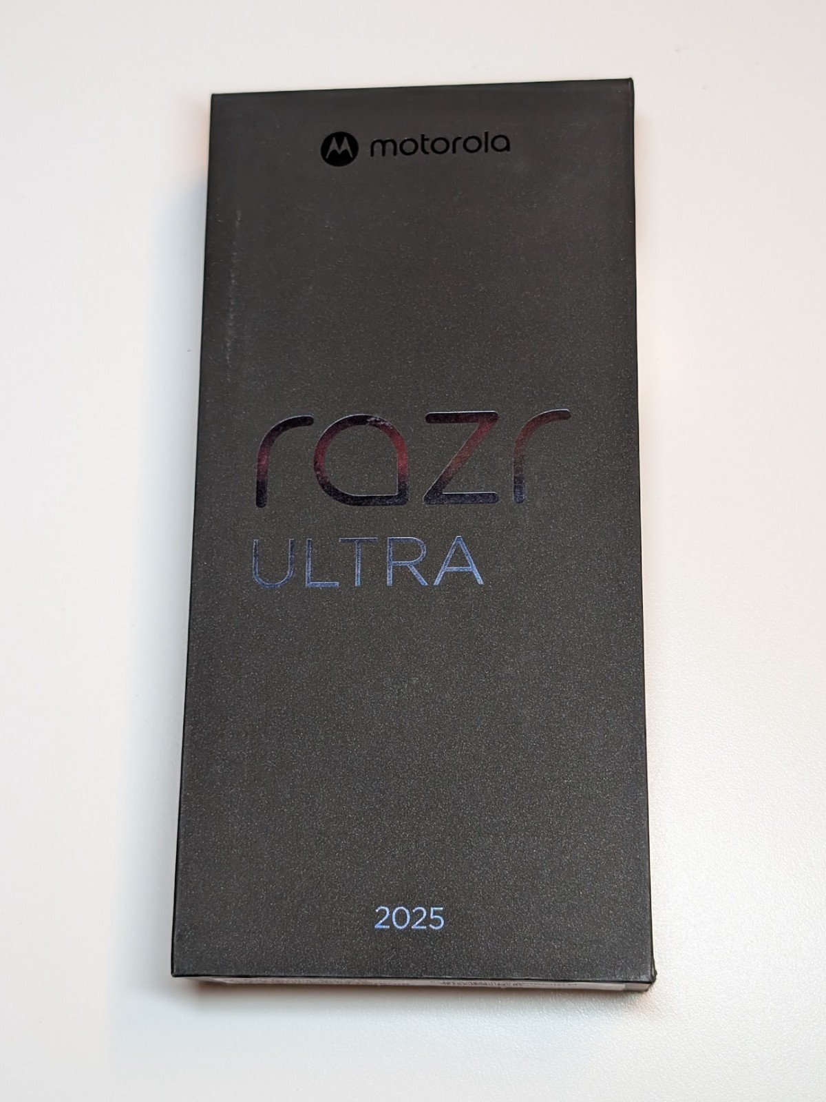 Motorola Razr Ultra 2025 512GB 16GB RAM PANTONE Rio Red Factory Unlocked