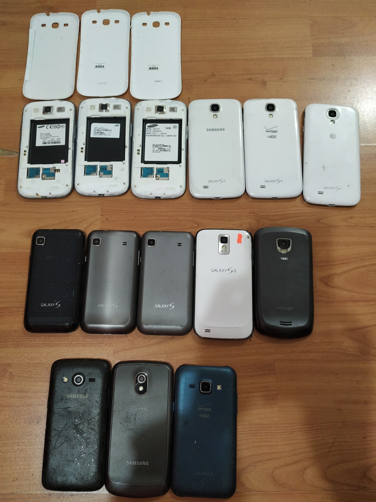 Lot of 14 Mixed model Samsung Galaxy S4 (3pc) and S3 (3pc) and other for parts