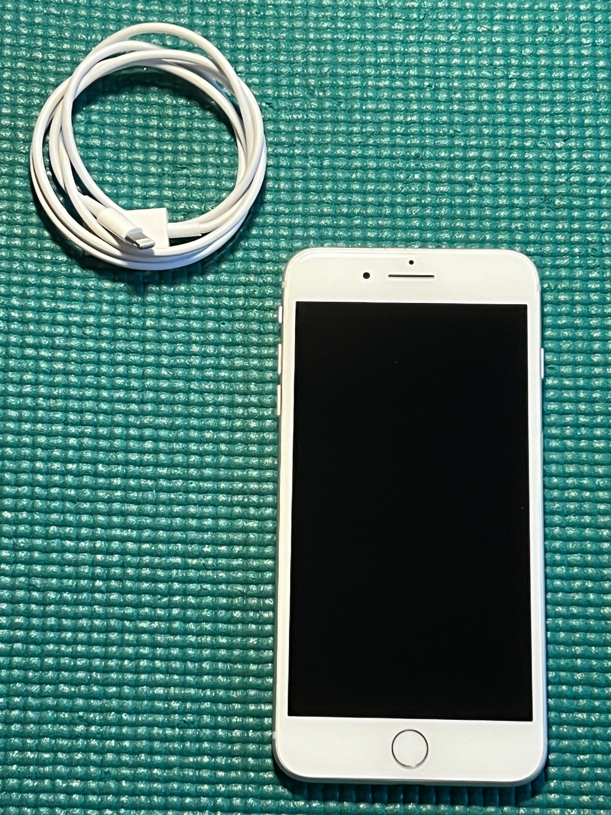 Apple iPhone 8 Plus – 64GB – Silver unlocked A1897 (GSM)