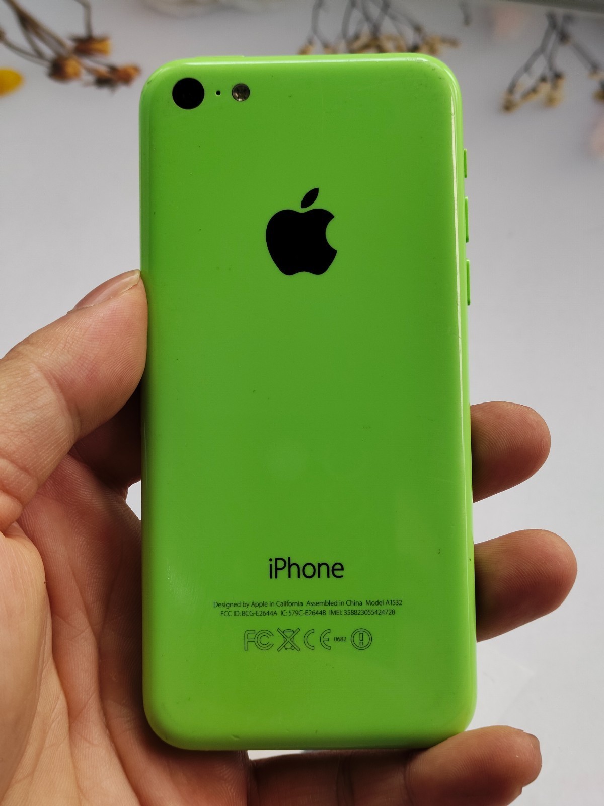 Apple iPhone 5c Green/Blue/Yellow/Red – 8/16/32GB Factory UNlocked(any carrier)