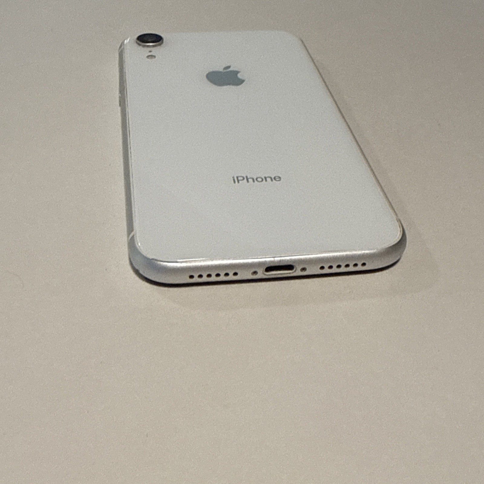 Apple iPhone XR 128GB A1984 White (Unlocked) Cracked Screen – For Parts / Repair