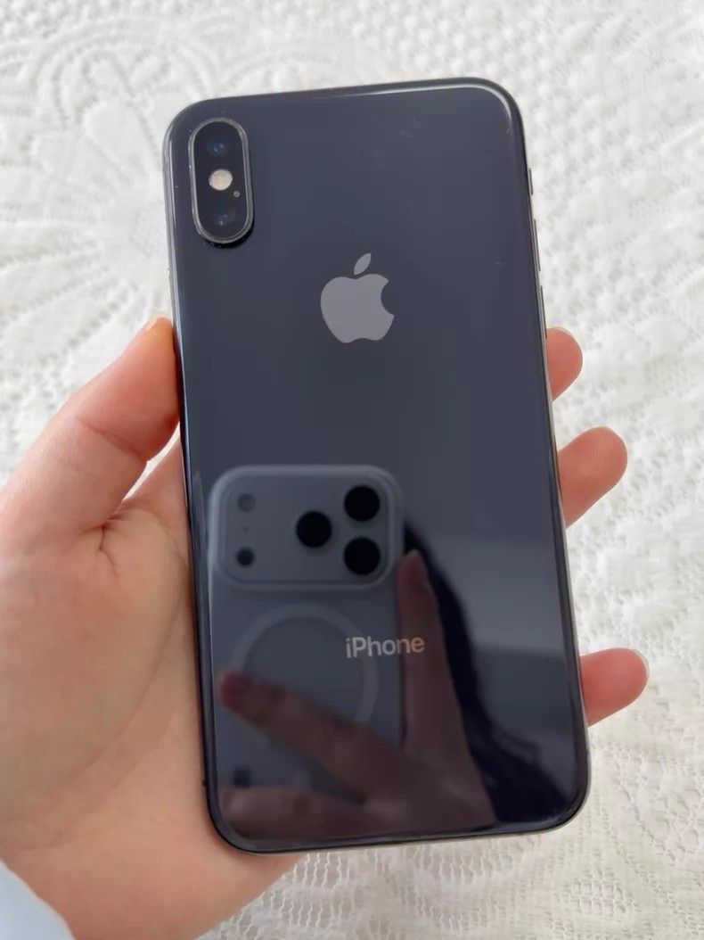 Apple iPhone XS 64GB 256GB – Unlocked – All Colours – EXCELLENT CONDITION