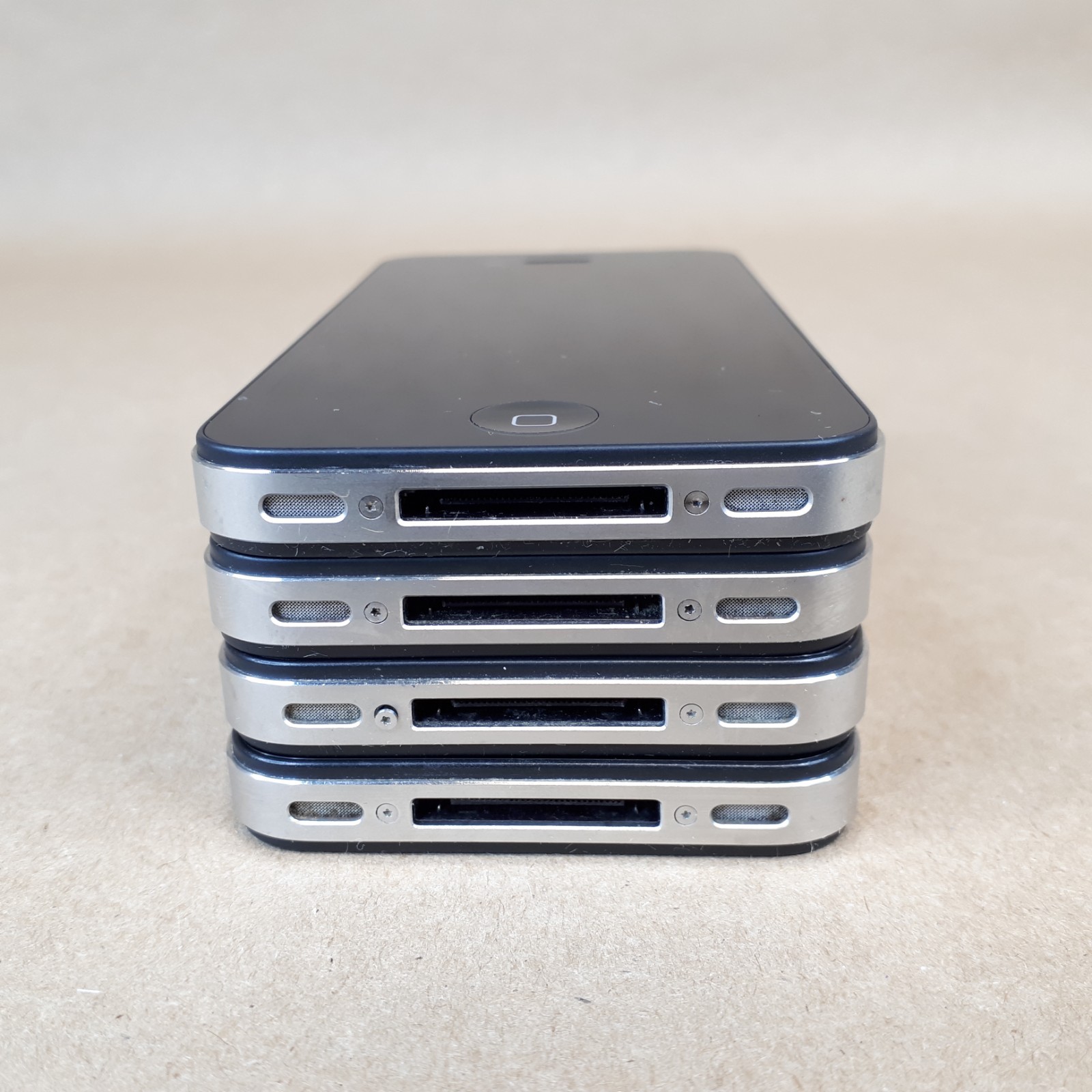 Apple iPhone 4s A1387 16 GB 3.5 Inch 512 MB Rogers 8MP Black Lot of 4 E6911
