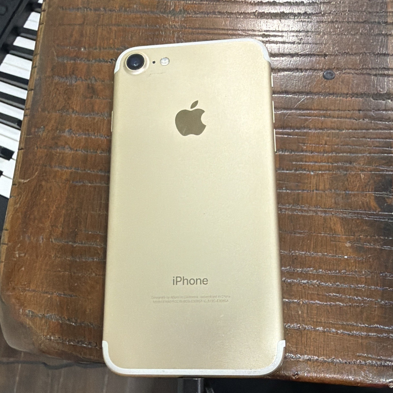 Used Apple iPhone 7 32GB Gold Verizon iOS 12MP Camera A1660 Bar Phone