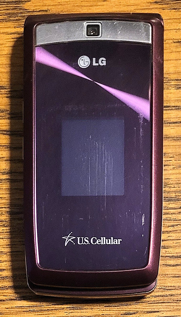 LG Wine UX280 – Wine Red and Black ( U.S. Cellular ) Very Rare CDMA Flip Phone