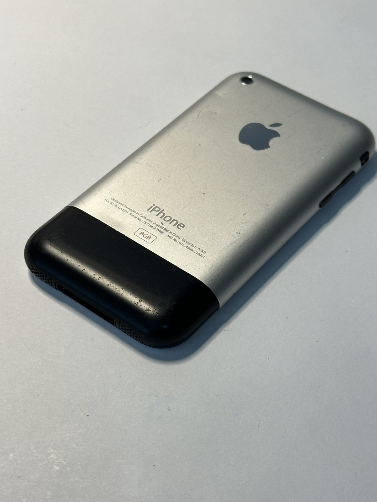 Early iOS 1.0 Apple iPhone 1st Generation – 8GB – Black A1203 (GSM) 2G MA712LL/A