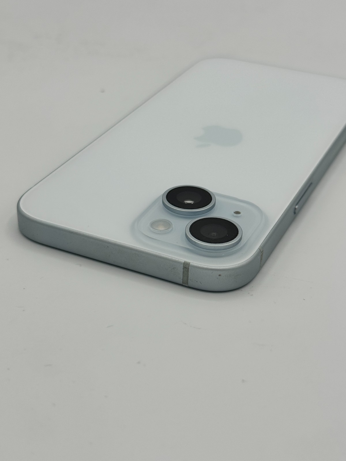 Apple iPhone 15 – 128 GB – Blue (Unlocked)-Cracked Screen- 99% Battery