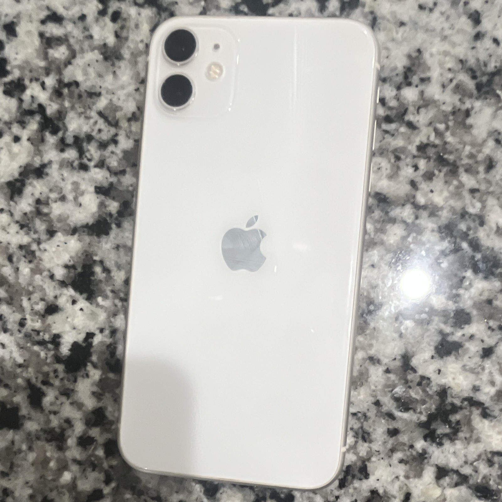 Used Apple iPhone 11 64GB White Unlocked iOS 6.1in 12MP Perfect Screen READ DESC