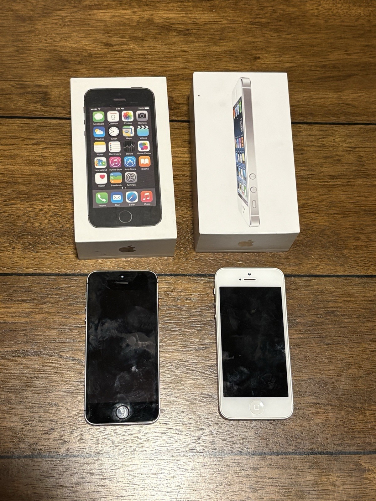 Lot of 2 Apple iPhone 5s – 16GB – Black + White PARTS ONLY