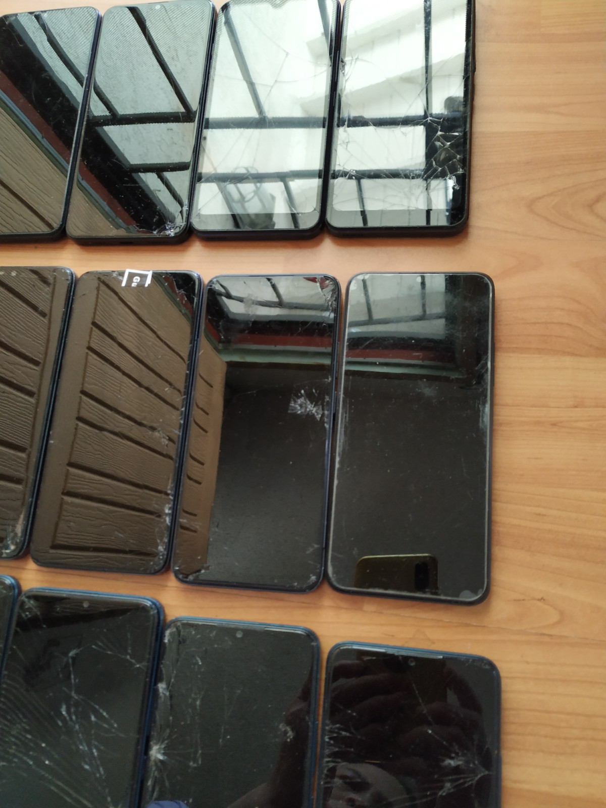 Lot of 20 Mixed Brand BLU and VORTEX 32 GB Smartphone For part