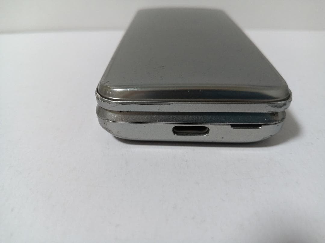 KYOCERA A202KC DIGNO KEITAI 4 ANDROID FLIP PHONE Silver Successor to 902kc Japan