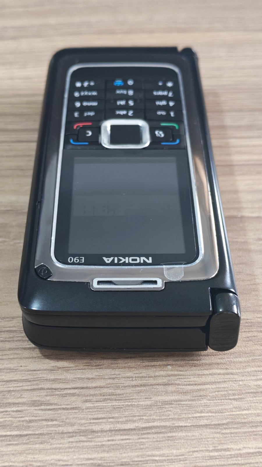 Excellent Nokia E90 Communicator Unlocked 128MB Random Color With Accessories