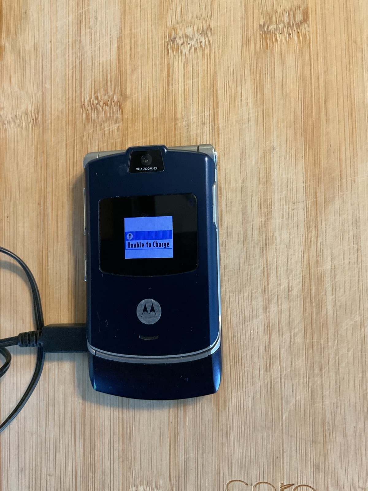 Motorola RAZR V3 dark blue unlocked flip cell phone GSM screen clear & bright