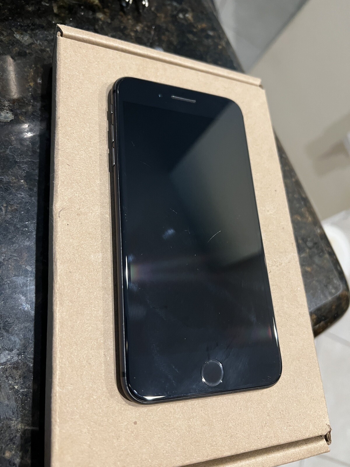 Apple iPhone 8 Plus – 64GB – Space Gray (T-Mobile) A1897 (GSM)
