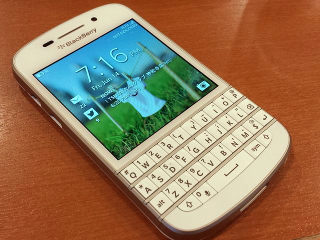 BlackBerry Q10 – 16GB – White (Unlocked)+ Excellent + ON SALE !!!
