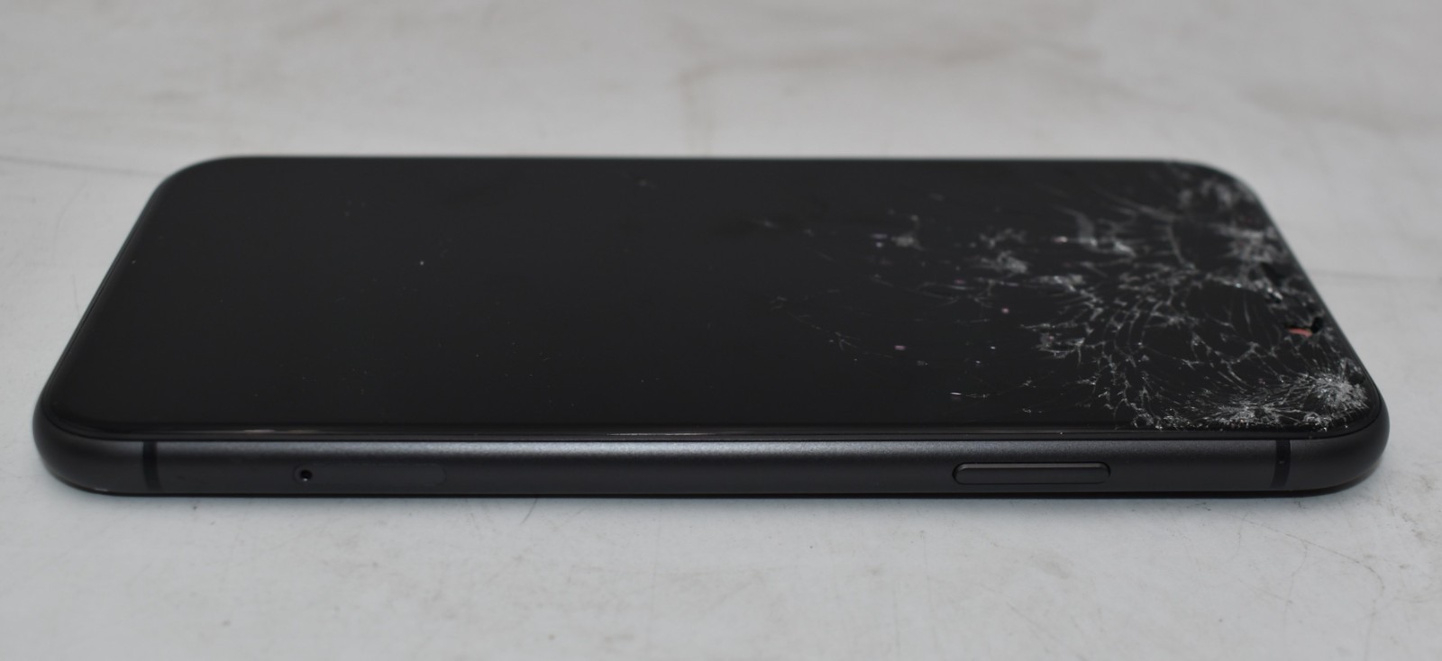 6.1″ Apple iPhone 11 A2111 AT&T ATT 64GB SSD Black + Adapt – *See Pics* *Read*