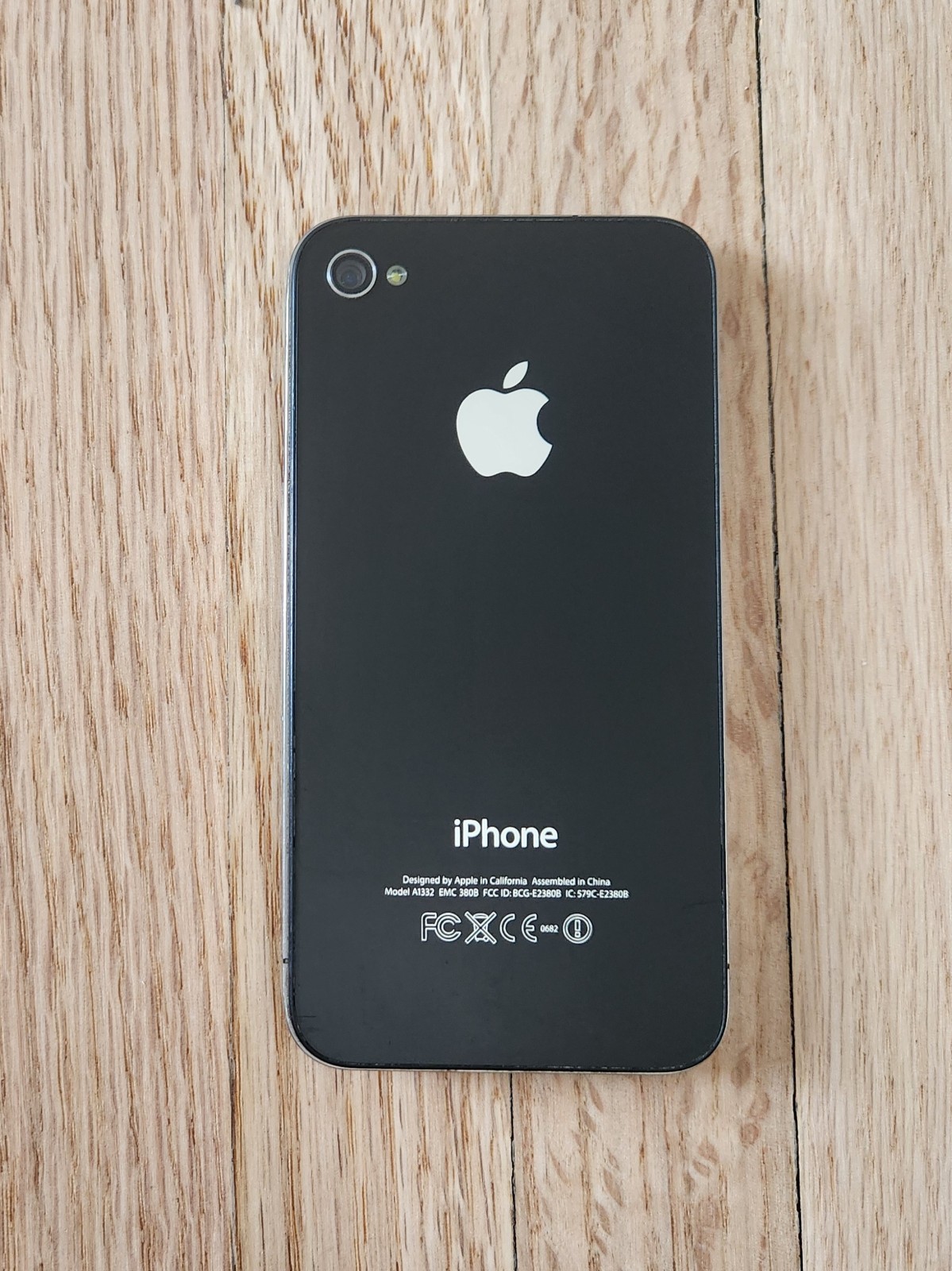 Apple iPhone 4 – 8/16GB – Black/White – A1349/A1332 – iOS 6.1-7.1.2 – GOOD COND