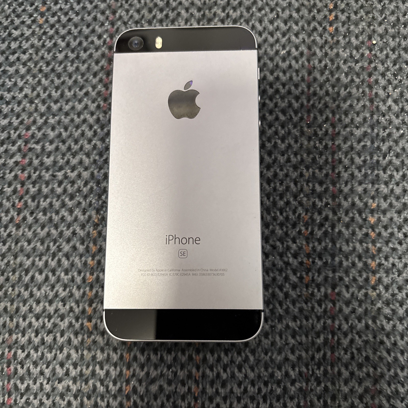 Apple iPhone SE | 1st Gen | 32 GB | Black | AT&T | IOS 15.8.8