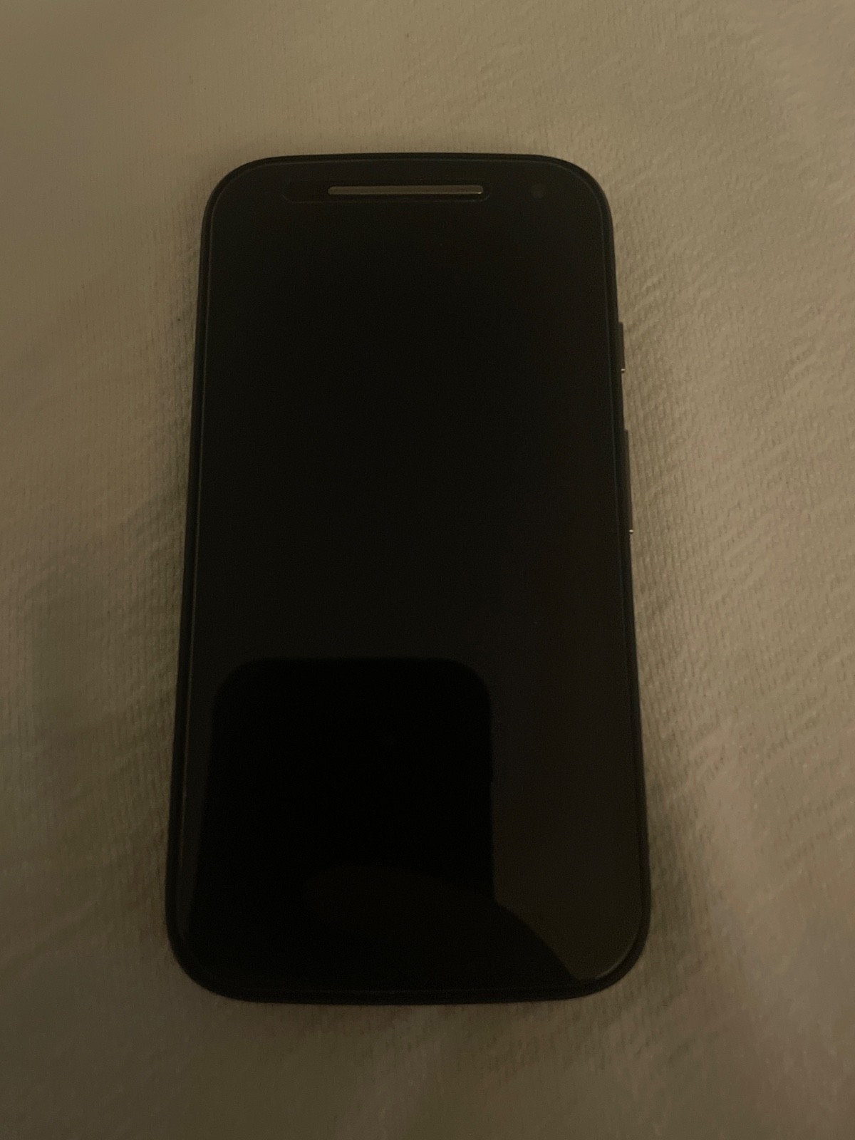Motorola XT1527 Moto E 2nd Gen. Consumer Cellular phone GOOD