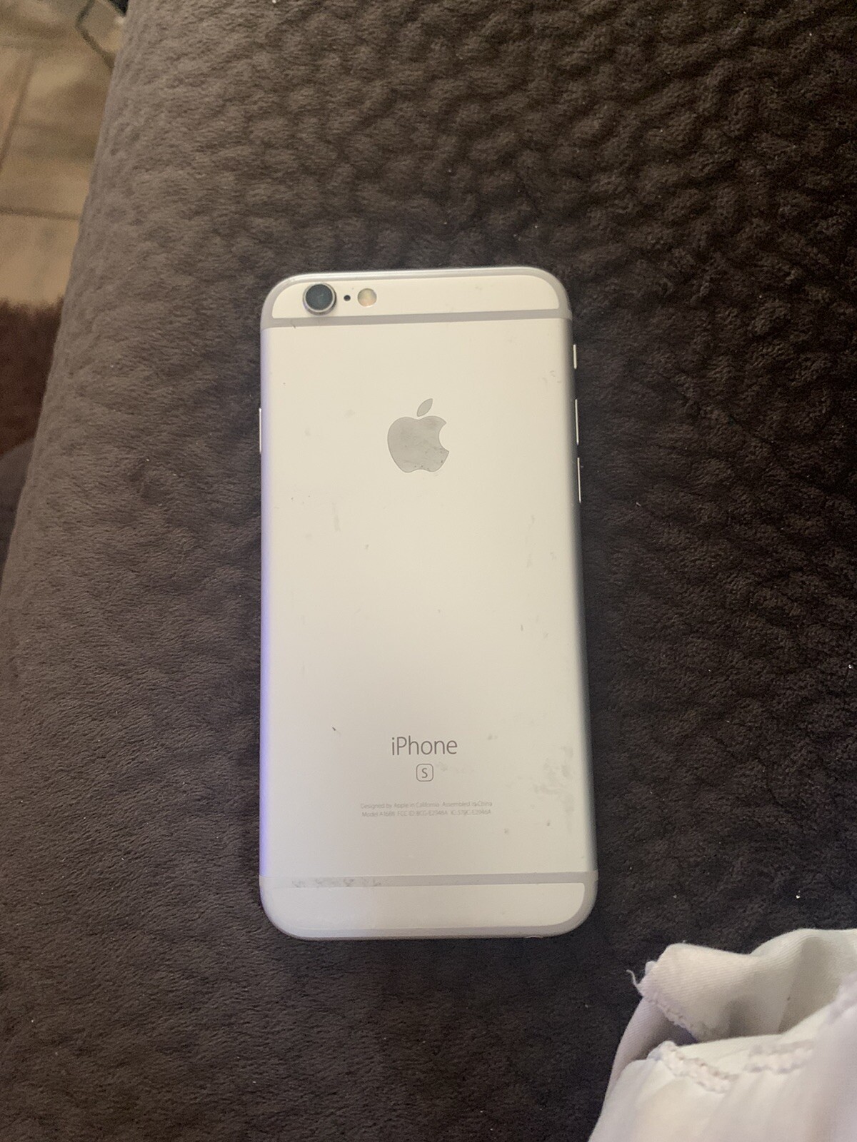 Apple iPhone 6s – 16GB – Space Gray (Cricket) A1633 (CDMA + GSM)