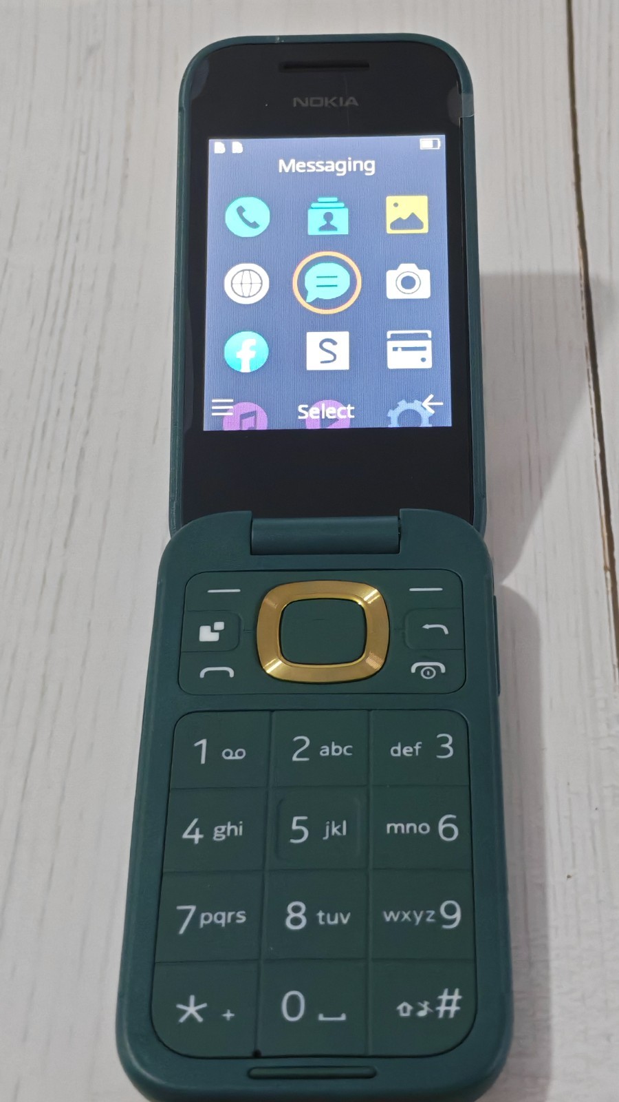 Excellent Nokia 2660 Flip Unlocked 128MB 48MB RAM Dual SIM MicroSD Random Color